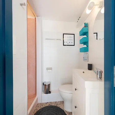 Apartment In Flat By, Center, Skyline *